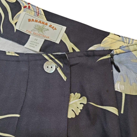 Banana Bay Dark Blue Floral Pencil Skirt. 100% Silk. 14 - Picture 4 of 7